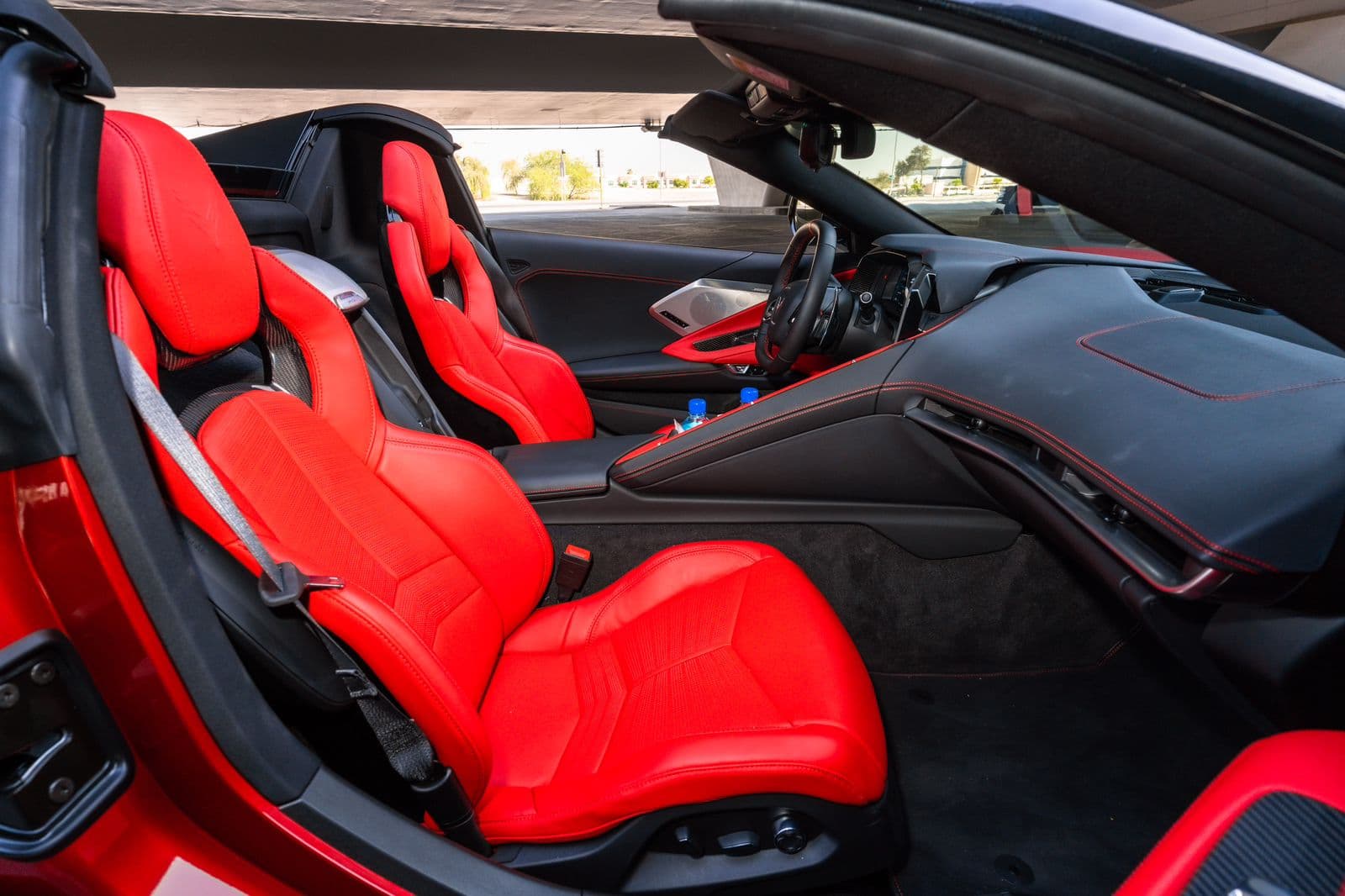 Rent Convertible Chevrolet Corvette in Dubai gallery photo 4