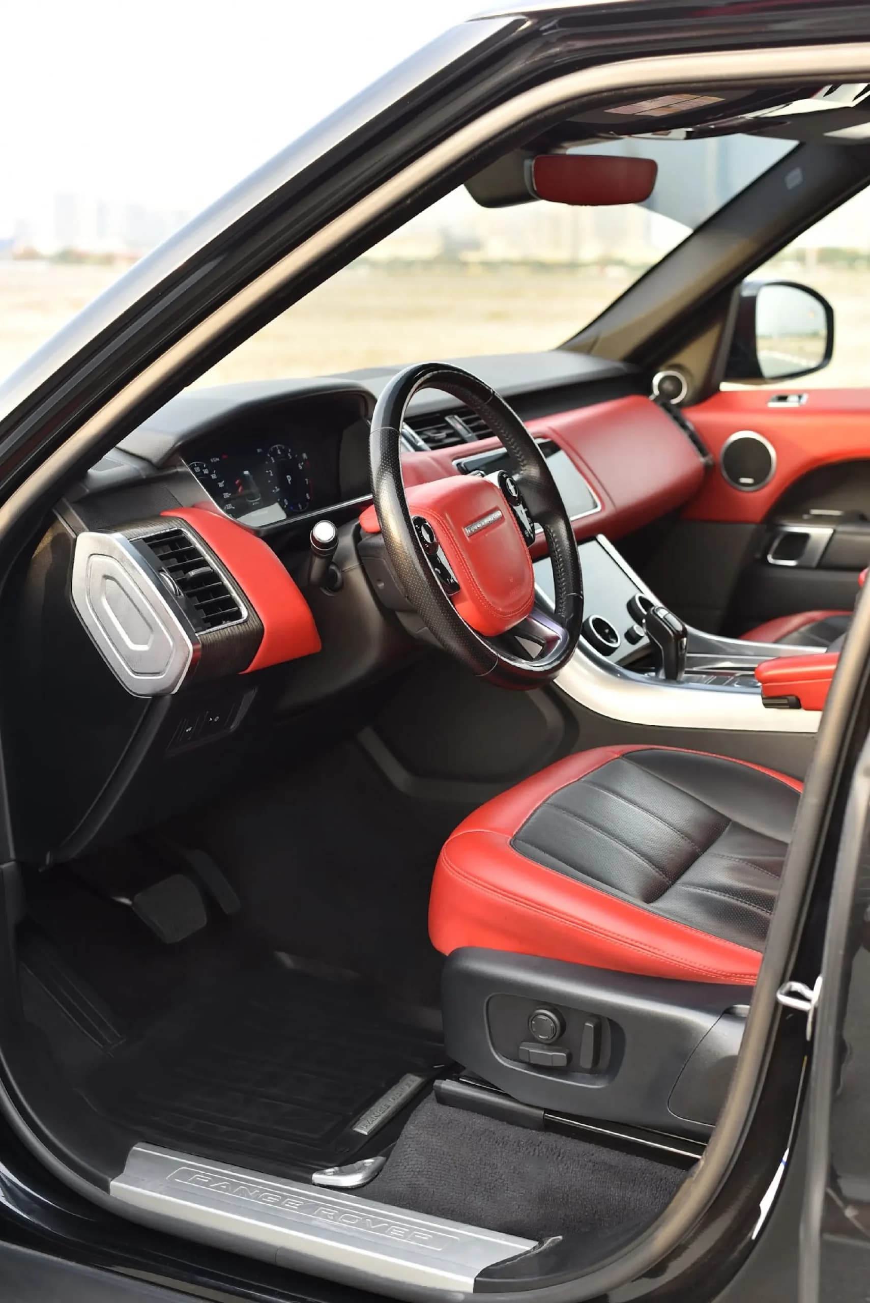Rent Range Rover Sports in Dubai gallery photo 3