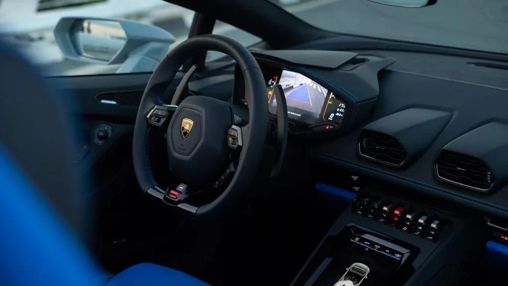 Rent Lamborghini Huracan Dubai gallery photo 2