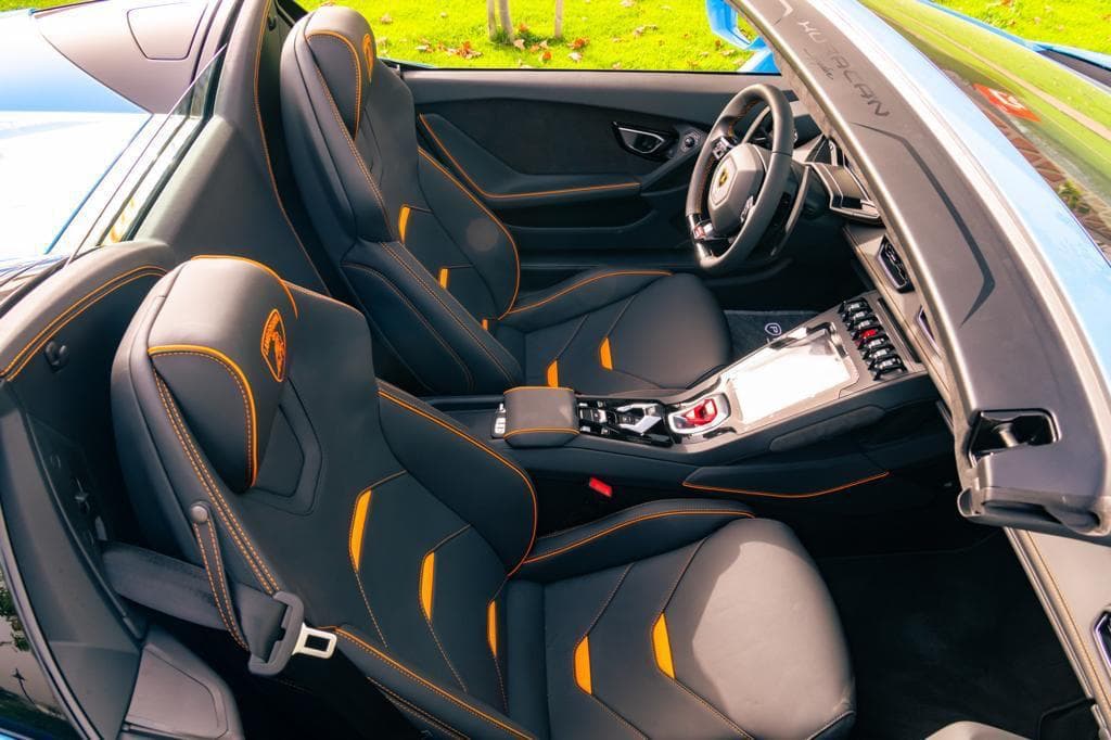 Rent Lamborghini Huracan Evo Dubai gallery photo 4