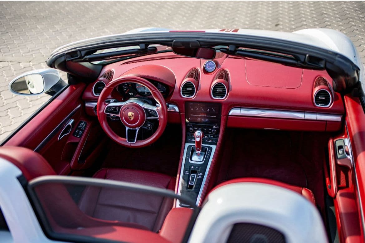 Rent Porsche Boxster in Dubai gallery photo 2