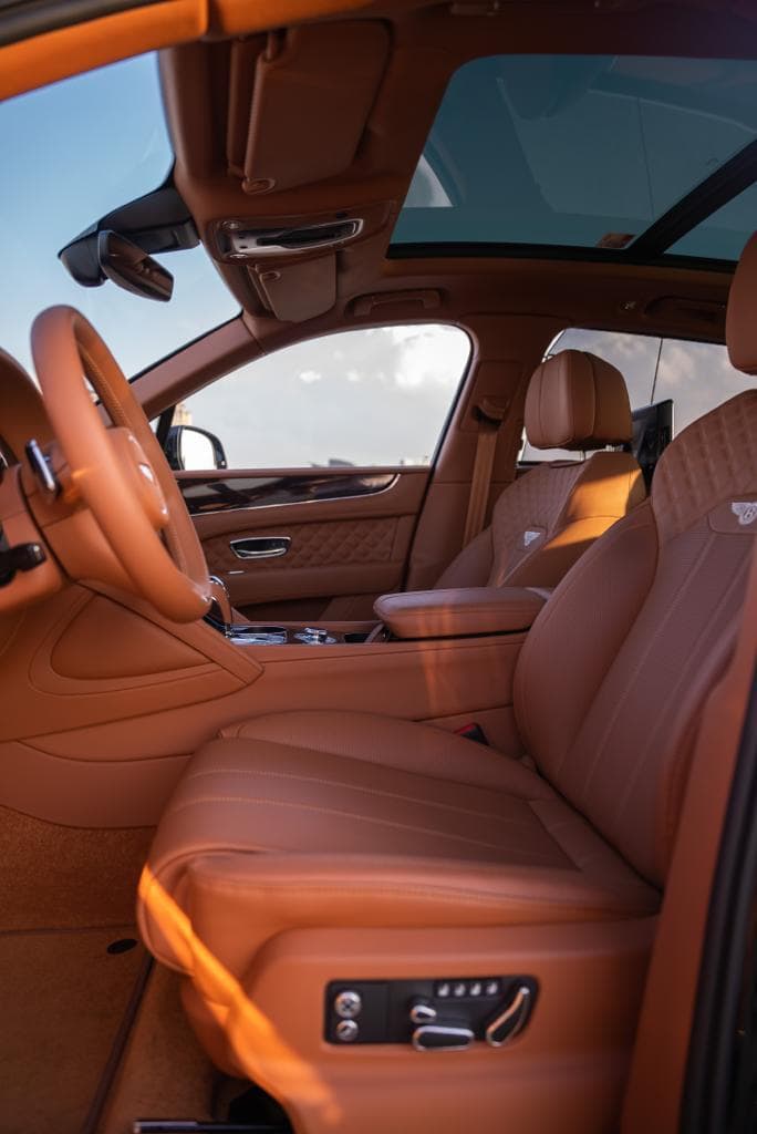 Rent Black Bentley Bentayga in Dubai gallery photo 4
