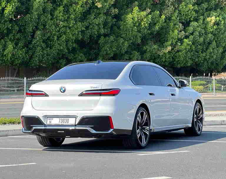 Rent BMW 735i in Dubai gallery photo 4
