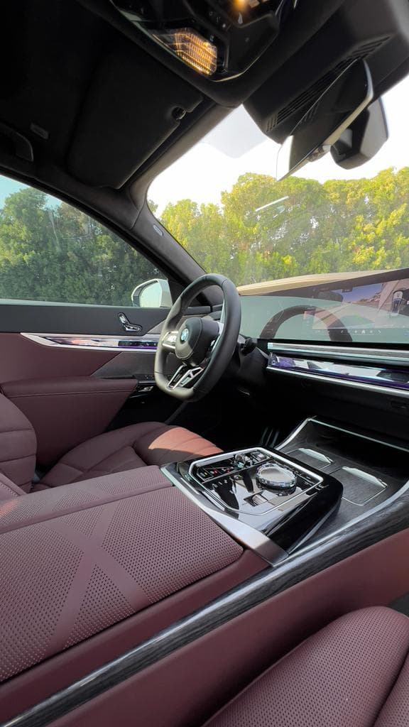 Rent BMW 735i in Dubai gallery photo 2