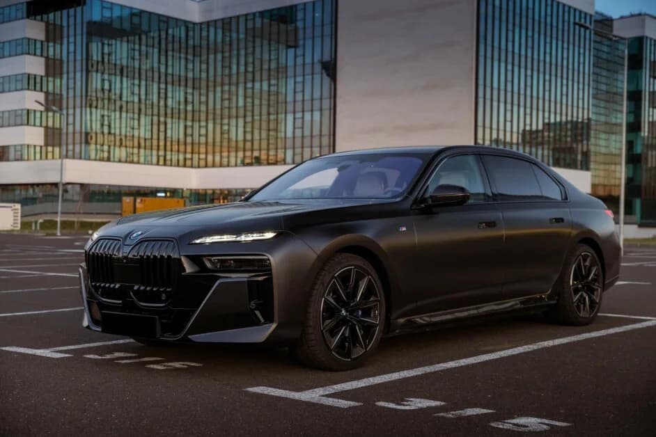 Bmw i7 xDrive60 rental Abu Dhabi