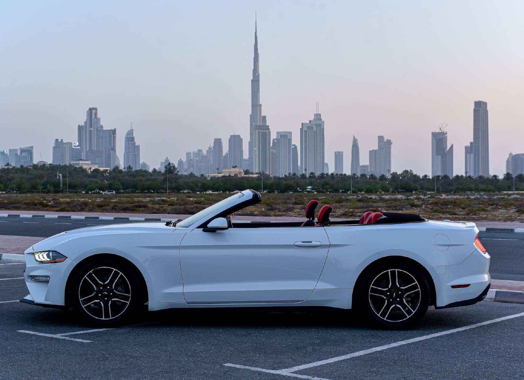 Rent Ford Mustang Dubai gallery photo 4