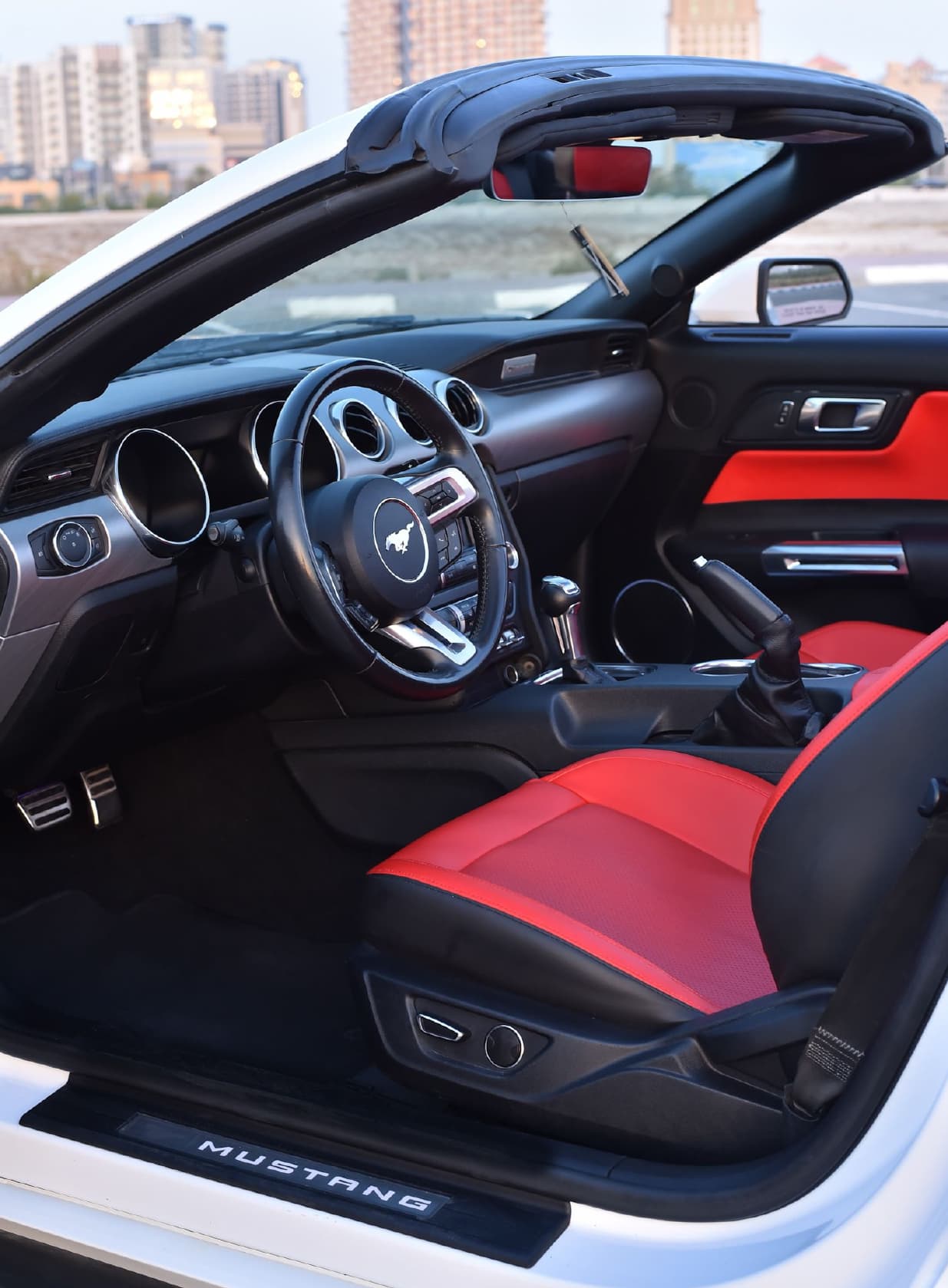Rent Ford Mustang Dubai gallery photo 2