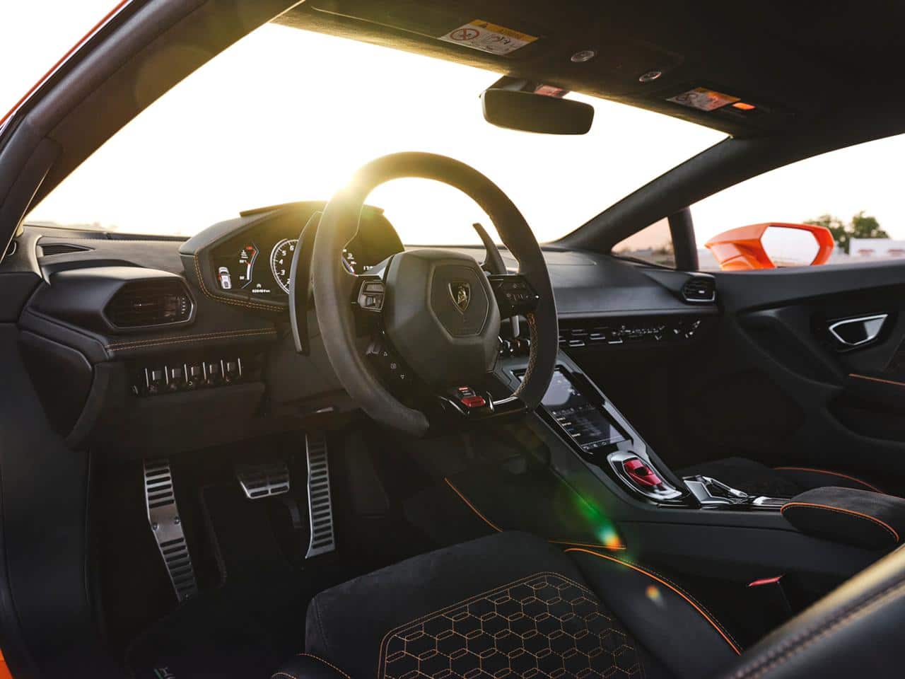 Rent LAMBORGHINI HURACAN EVO Dubai gallery photo 2