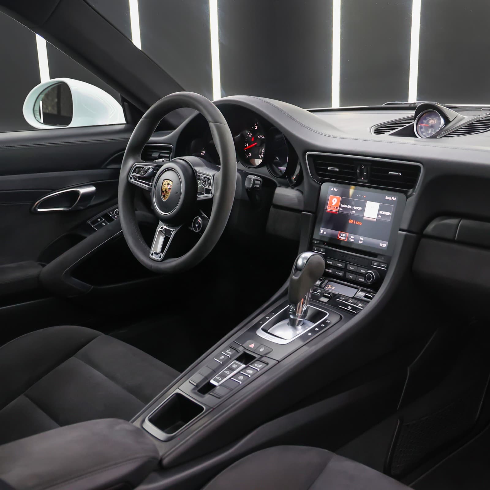 Rent Porsche Carrera 911 GTS in Dubai gallery photo 3